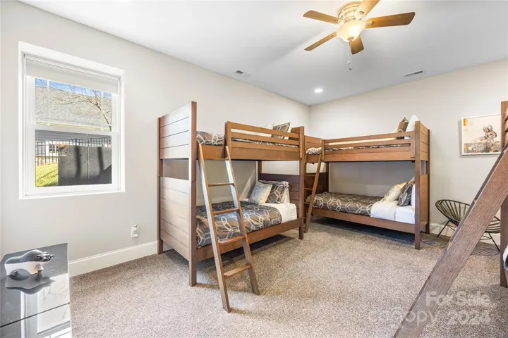 Lower level bunk room for 6