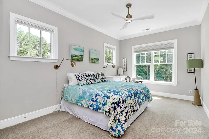 Guest room on main has a water view so you may not get your guests to leave.