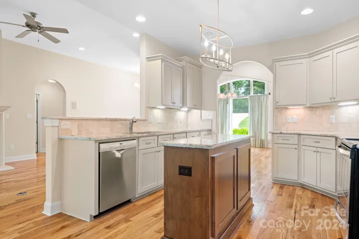 kitchen island, also a eat-in-space