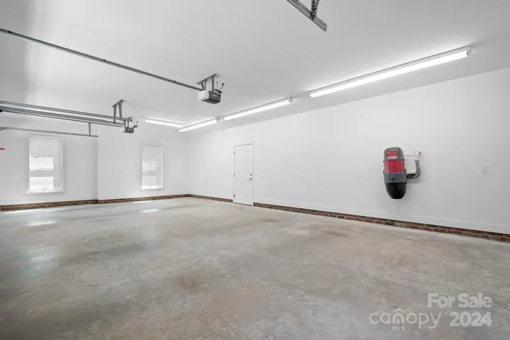 720 sqft 3 car garage Finished