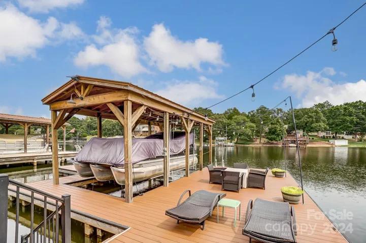 Fixed and floating dock with boat lift