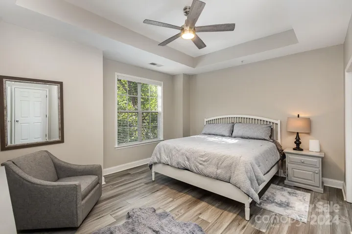Large Primary Bathroom - with large walk in  closet