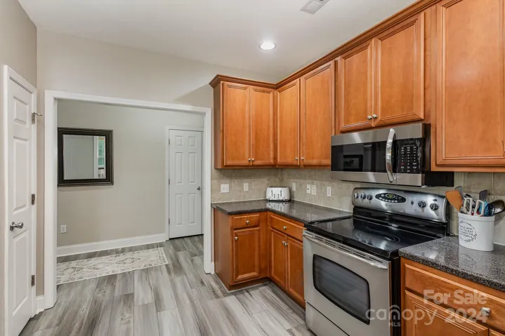 Full Kitchen with Pantry