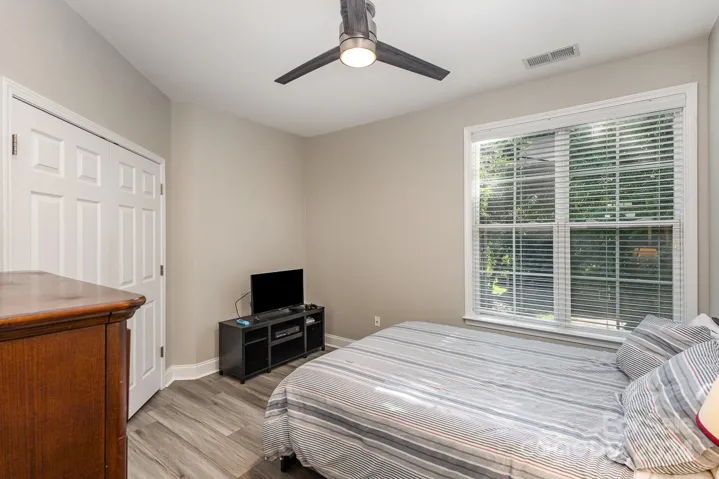 Large 3rd bedroom with new lighing