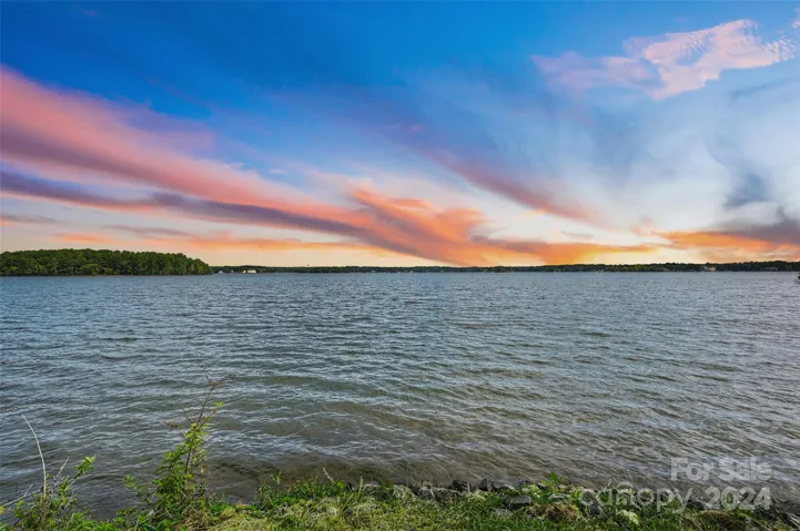 Spectacular Sunrise Views.