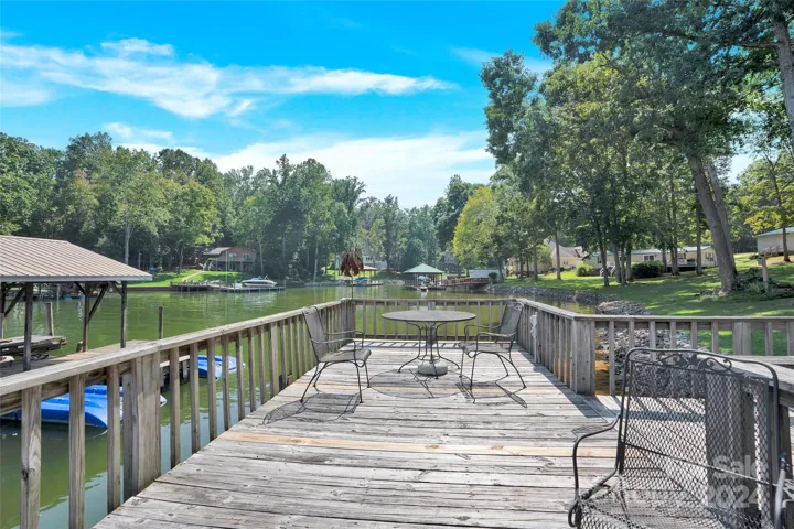 deck sitting area