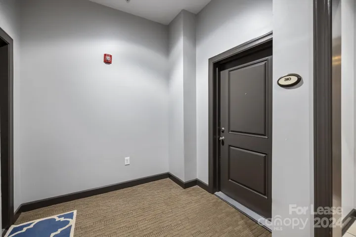 Convenient entry directly next to the elevator