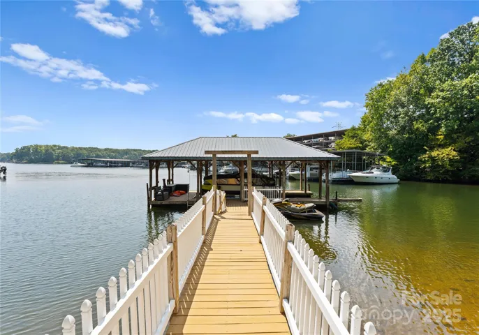 Private dock to enjoy all of the lake activities!