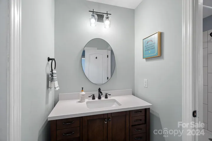 Upper Bedroom Suite 2 Bath