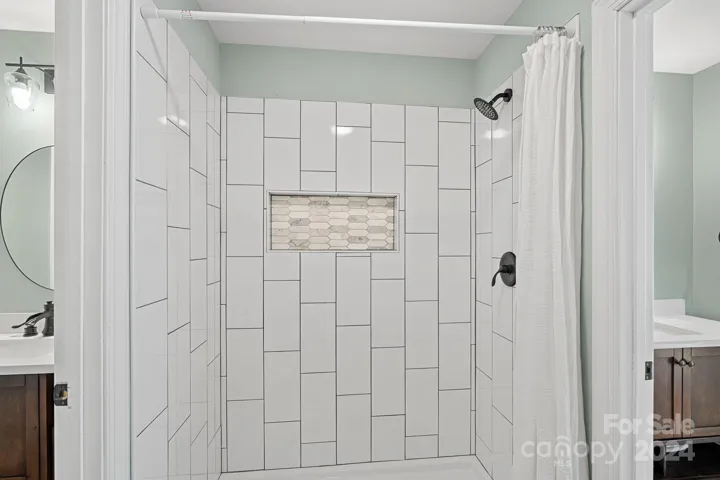 Upper Bedroom Suite Shared Shower