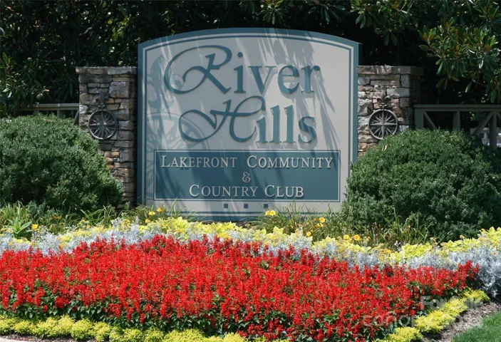 River Hills is a private gated community with amenities that include: waterfront beach park, playground, marina, community gardens, walking paths, 24/7 security and dog park.