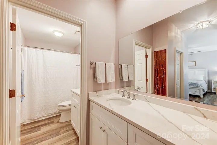 Dual vanities, 2 closets