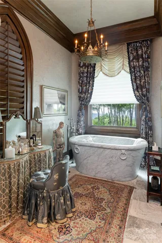 Soaking tub