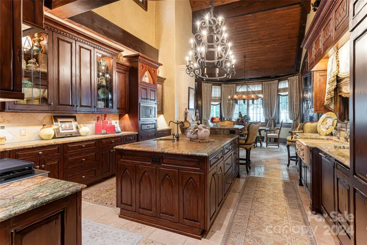 Gourmet vaulted Kitchen
