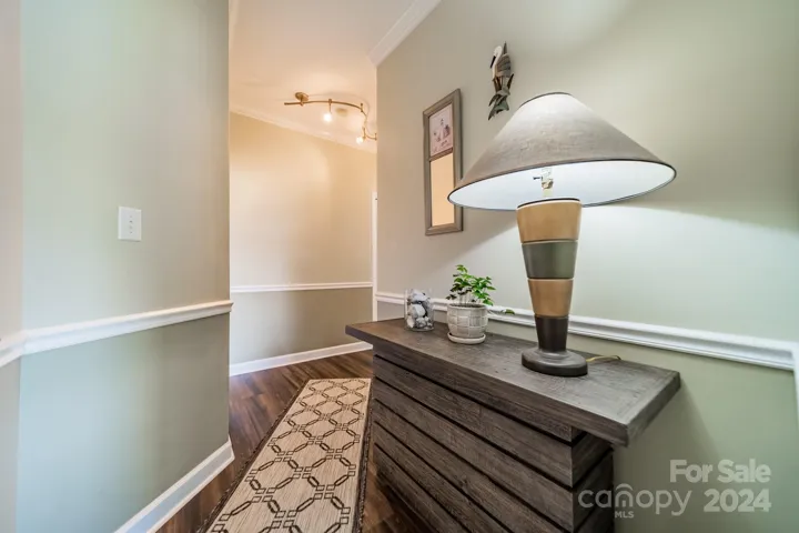 You and your visitors will enjoy the at-home feel of the entry foyer.  An added benefit is that nobody can see into your private space until you are ready to invite them in.  Great privacy!