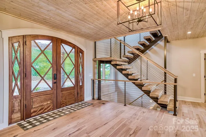 Beautiful large foyer with tongue and groove wood ceilings.  Floating oak staircase.