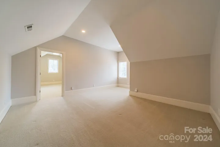 2 bonus rooms over the garage