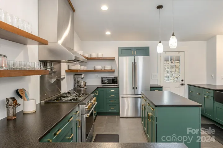 Large Chef's Kitchen