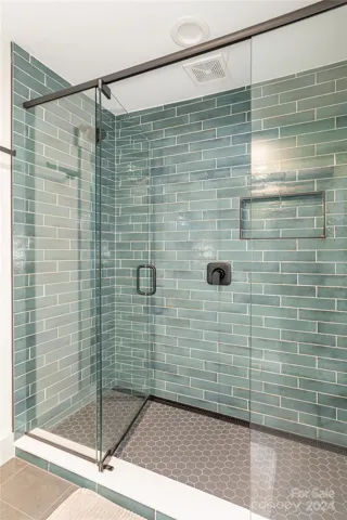 En-suite Shower