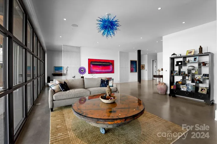Lake-level recreation room.