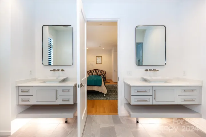 Dual vanities