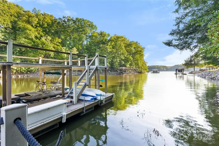 Deep-water dock with sundeck, boat slip & new boat lift, plus 226 ft of Lake Norman waterfront!!