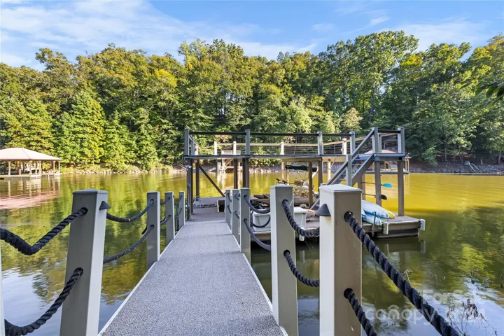 Deep-water dock with sundeck, boat slip & new boat lift, plus 226 ft of Lake Norman waterfront!!
