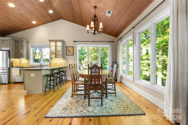 Plenty of space to entertain your guest for the holidays!