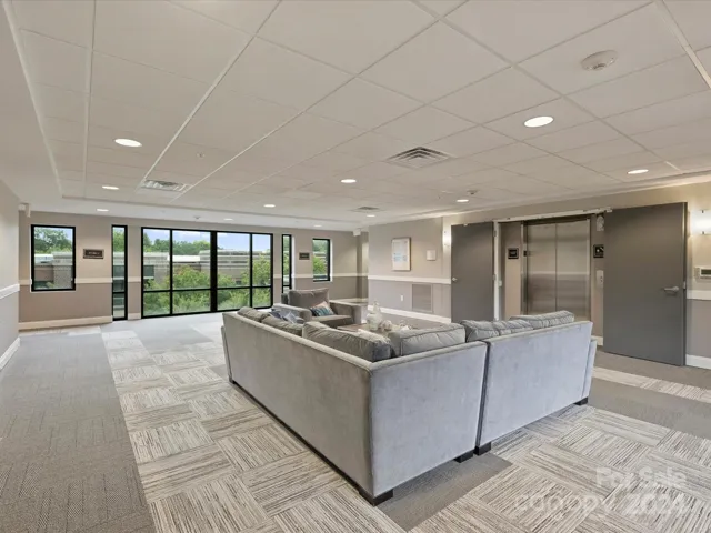 5th Floor Sitting Area