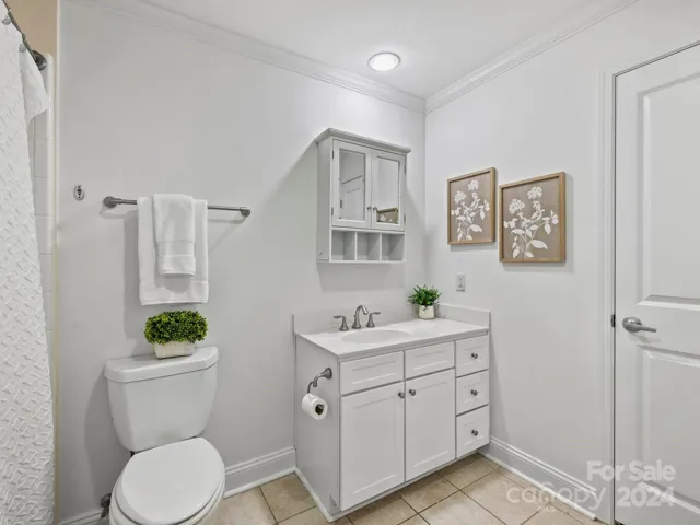Full Bath 2