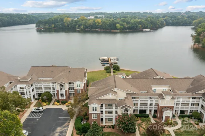Fabulous Lake views!