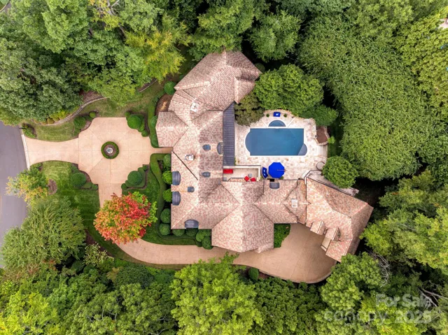 A picturesque setting in the quiet reaches of Morrocorft Charlotte's most exclusive neighborhood.