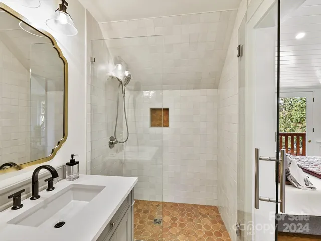 Ensuite #3 private bath