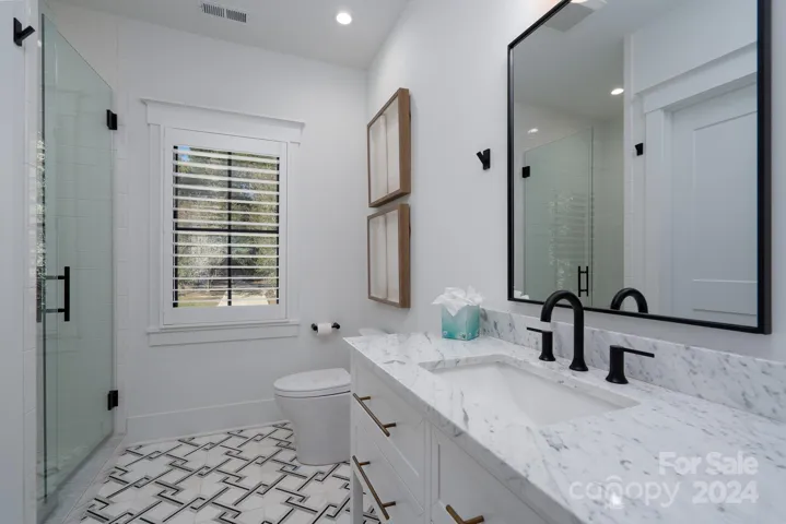 Ensuite bath for bed 2