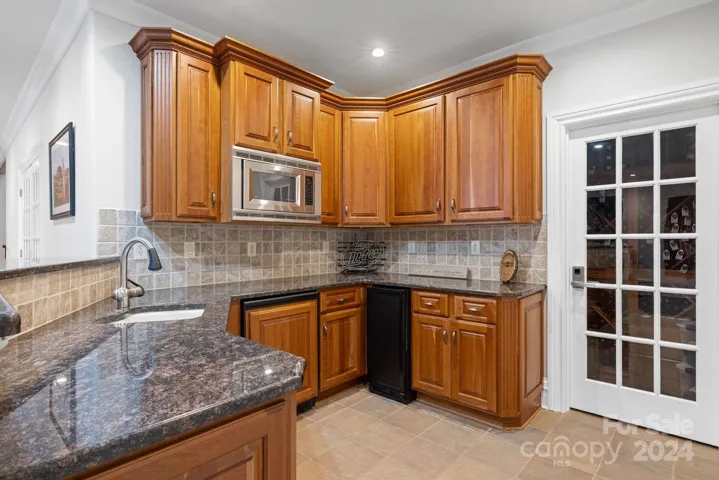 Lower Level Wet Bar