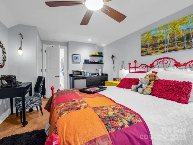 Guest BR complete with wet bar.