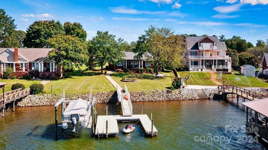 Floating dock with boat lift