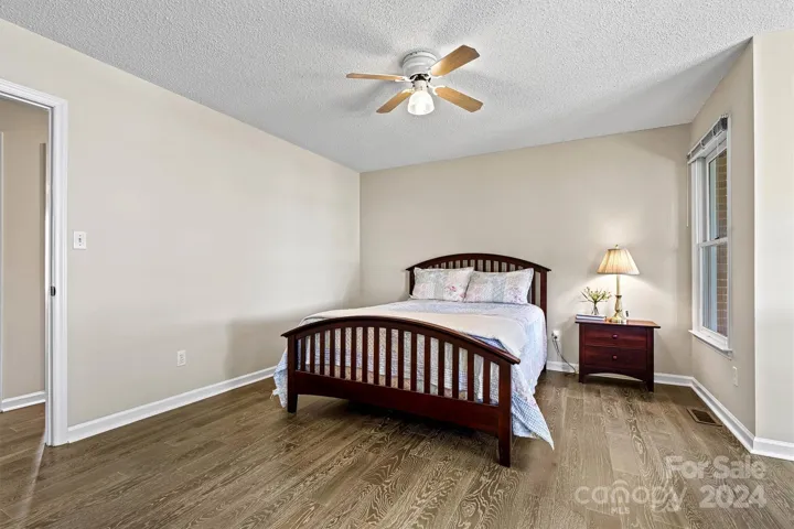 Primary bed