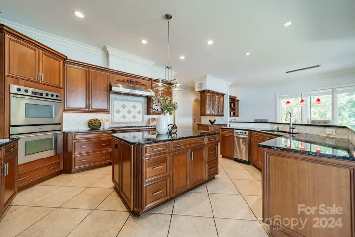 Large kitchen with breakfast area and sitting area