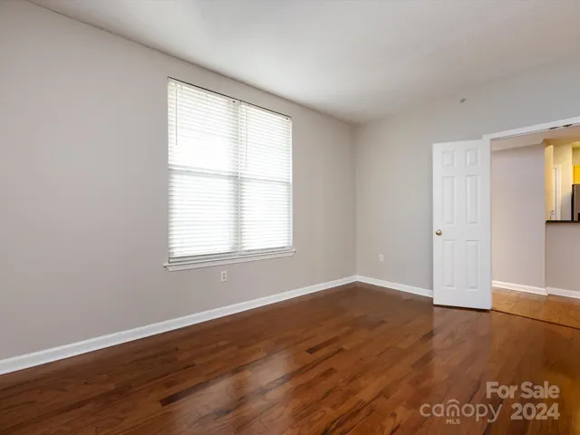 Spacious Guest Bedroom!