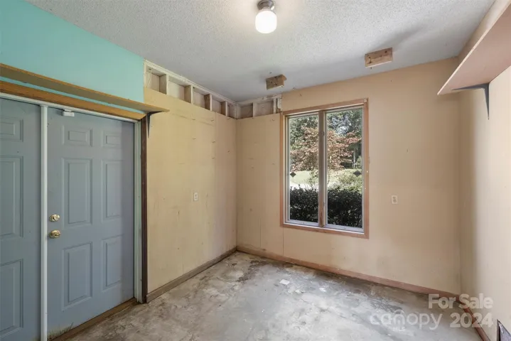 Storage room off driveway