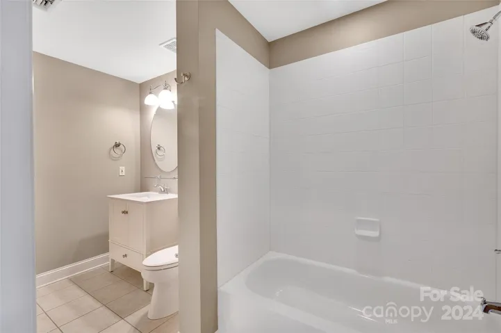 Full guest bath.
