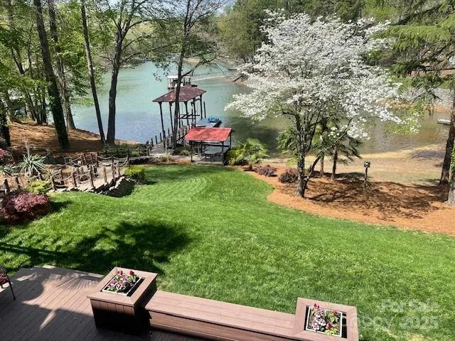 Beautiful waterviews from all 3 floors of home...fresh pine needles and beautiful Dogwoods in bloom.