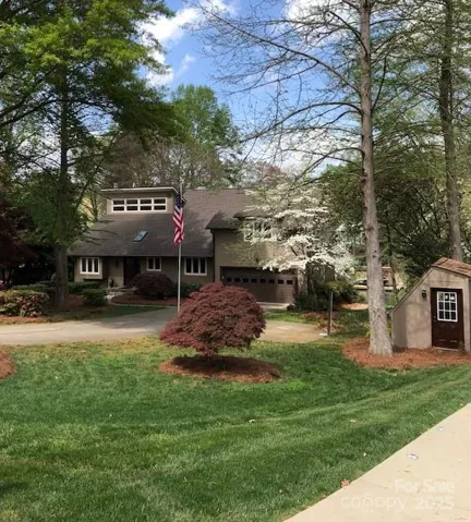 Unique waterfront home has 6 bedrooms on 3 levels and is great for families or for rental opportunities.