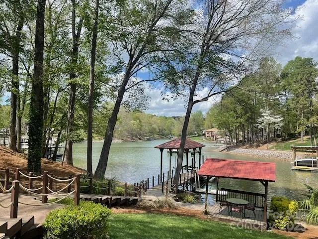 Year-round water at the dock. Boat lift is a 7000 pound cable lift that can hold most big boats on this lake.