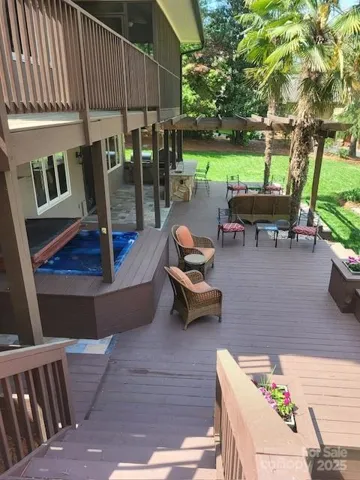 So many areas to be entertained here! Everything freshly painted and in excellent condition!