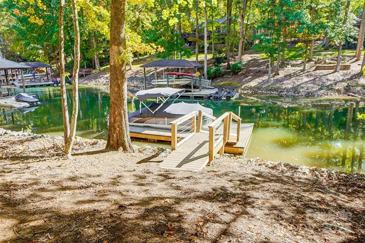 Floating dock is just a few steps away for those fun boating adventures