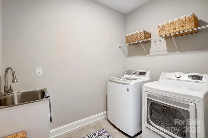 Laundry room with sink