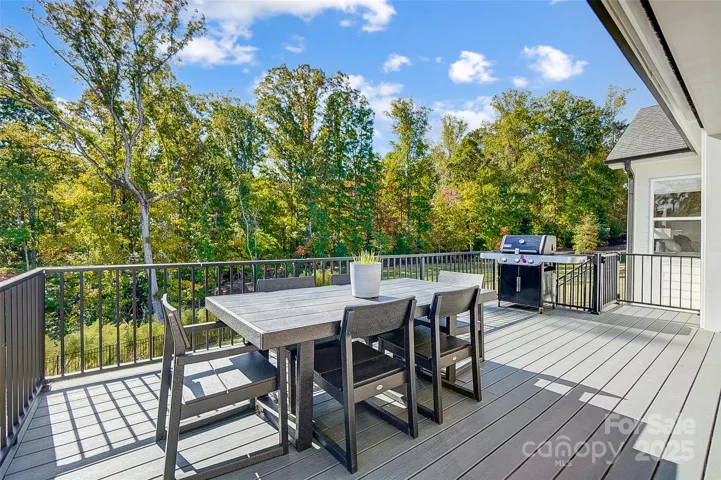 Live outdoors on the fabulous covered patio or deck, gather around the firepit on cool evenings, or enjoy watersports from your floating dock!