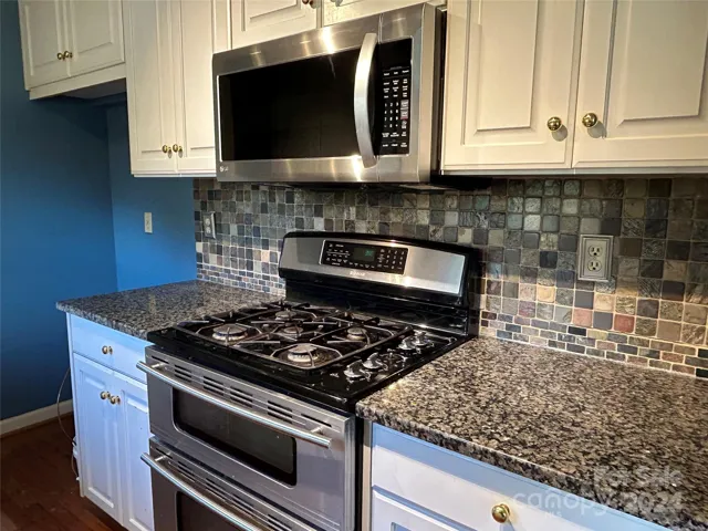 Gas stove.